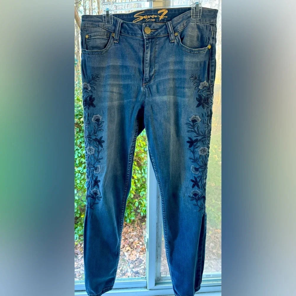 Seven7 women’s 14 distressed & features floral embroidered designs both legs.